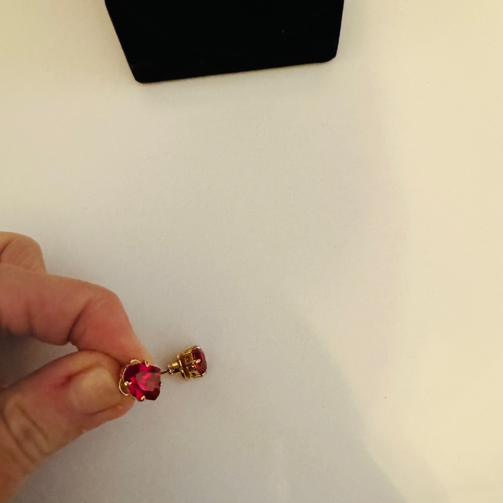 kate spade Elegant Red stone - rough cut look- Stud Earrings